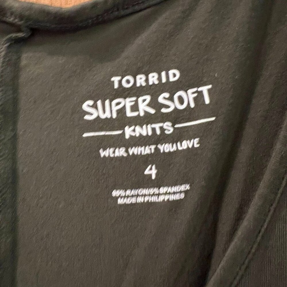 4X Torrid Dark Olive Short Sleeve Tee - Picture 2 of 5